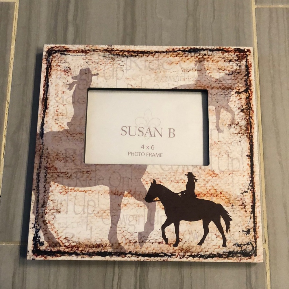 SALE🎈4/$10🎈Cowgirl Frame